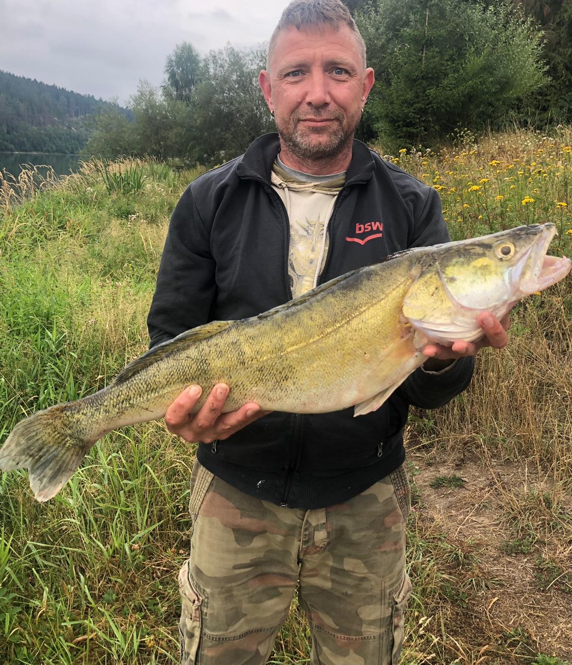 76cm Zander. Petri Heil